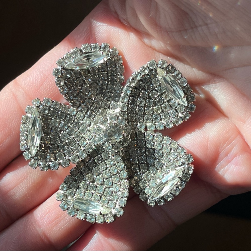 WEISS Pave Clear Sparkling Rhinestone Flower Brooch Pin Signed Vintage Jewelry